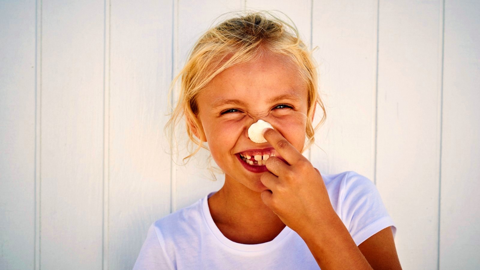 Pige med muslingeskal