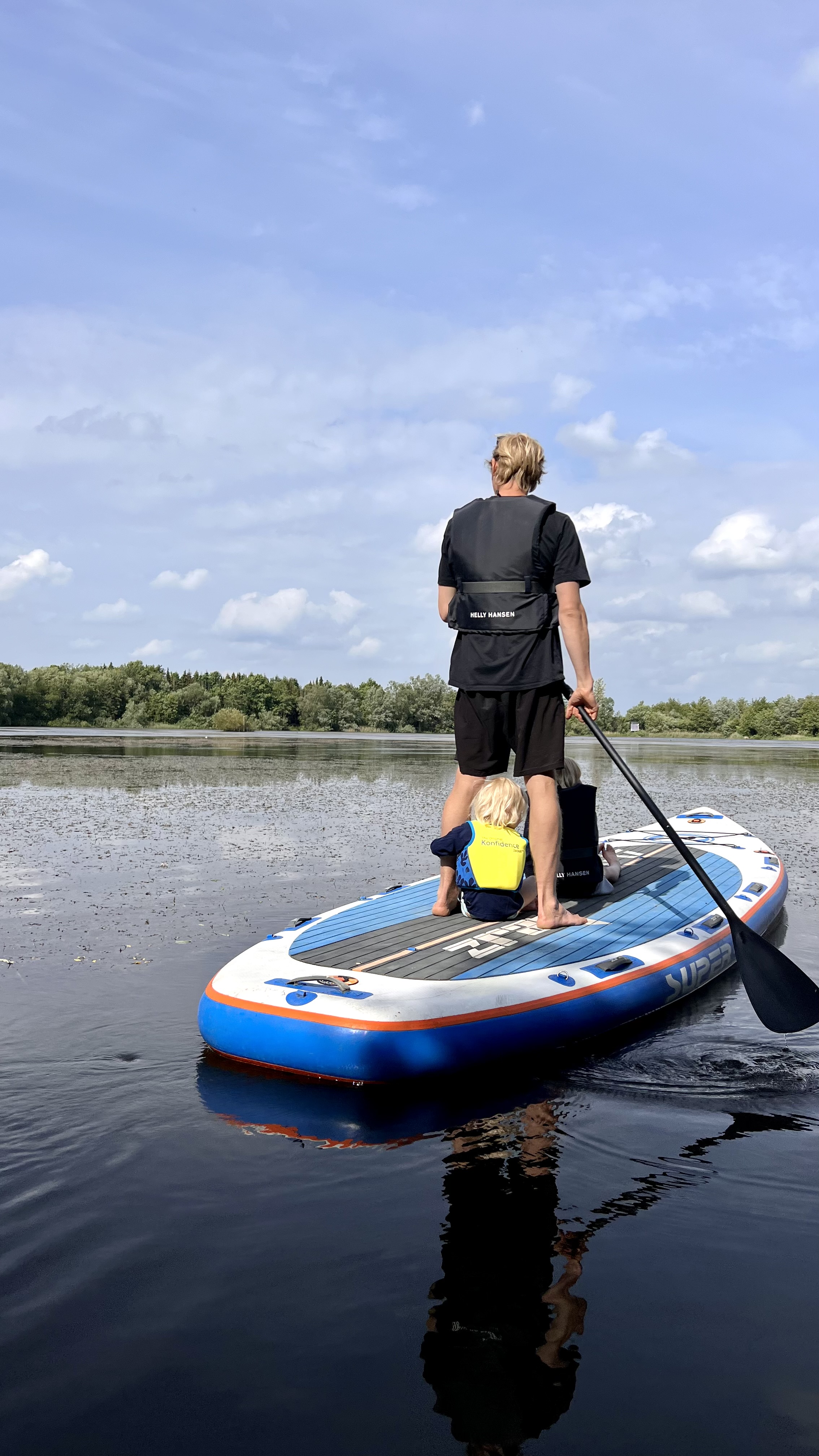 Familie auf SUP-board