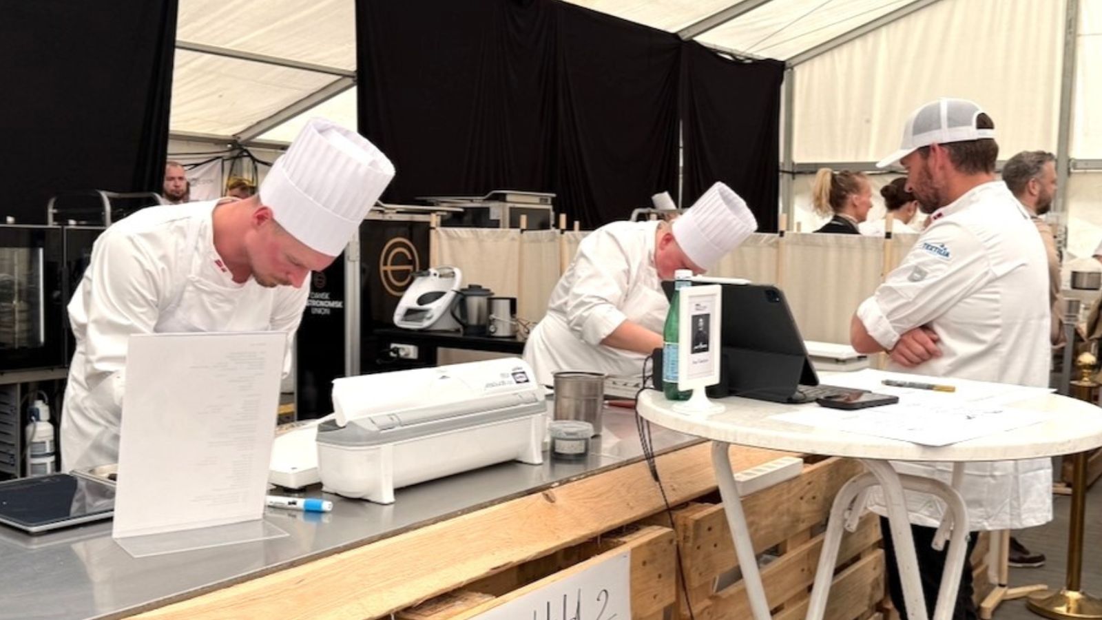 kokkekonkurrencen Bocuse d'Or blev afholdt i et telt på Madens Folkemøde 25 