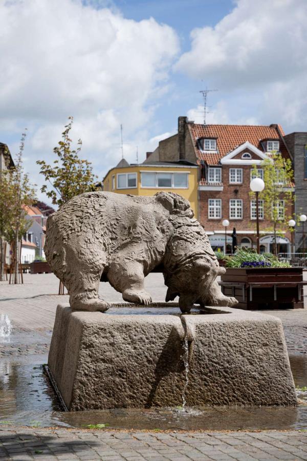 Nykøbing Falster Bjørnebrønden sculpture