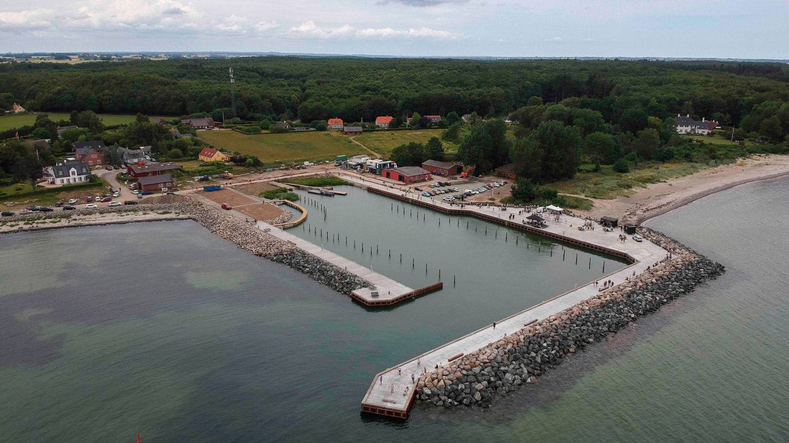 Dronefoto af Hesnæs Havn