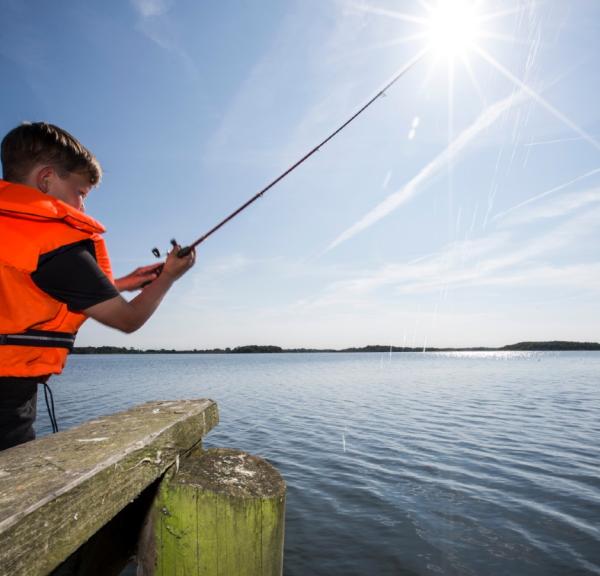 Naturpark Maribosøerne dreng fisker